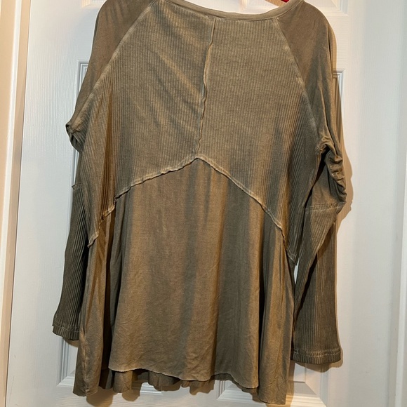 🦋NWOT POL Women's Sage Green V-Neck Tunic  size medium - Picture 4 of 5